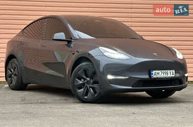 Tesla Model Y 2024