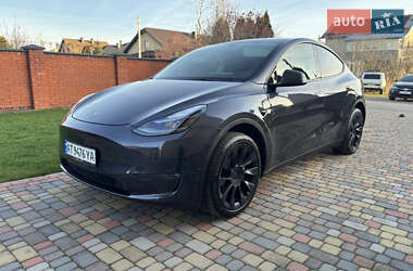 Tesla Model Y 2024