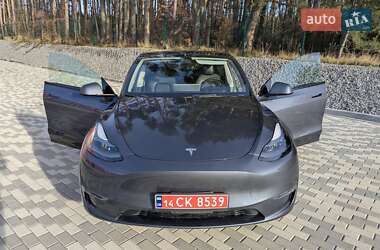 Tesla Model Y 2024