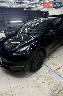 Tesla Model Y  2024