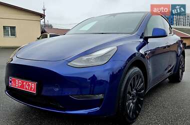 Tesla Model Y 2024