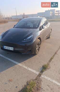Tesla Model Y  2024