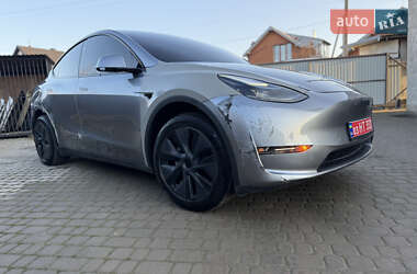 Tesla Model Y 2024