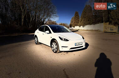 Tesla Model Y  2023