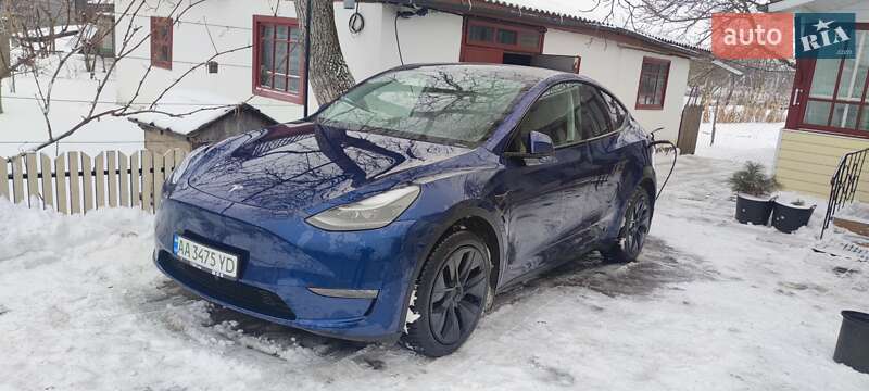 Tesla Model Y 2024