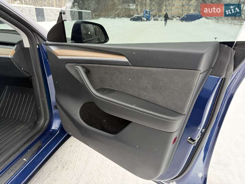 Внедорожник / Кроссовер Tesla Model Y 2023 в Звягеле