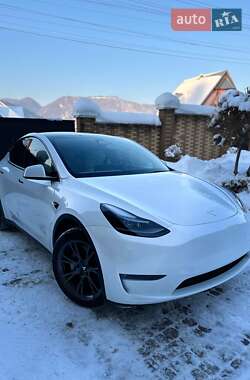 Tesla Model Y  2024