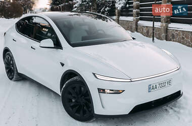 Tesla Model Y 2025