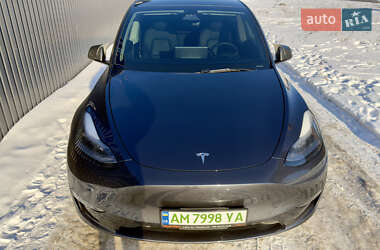 Tesla Model Y  2024