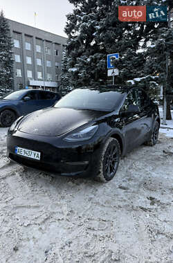 Tesla Model Y  2024