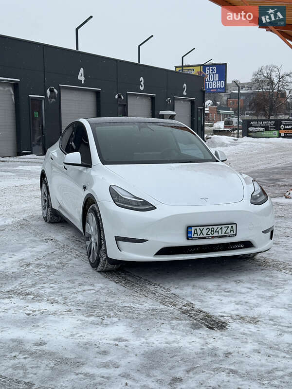 Tesla Model Y 2023