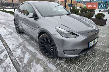 Tesla Model Y  2025
