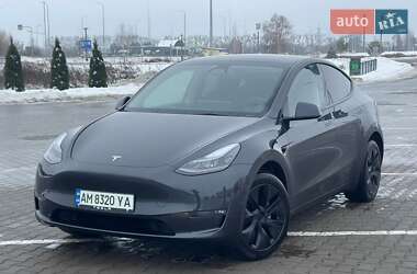 Tesla Model Y 2024