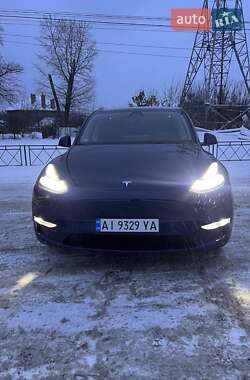 Tesla Model Y  2024
