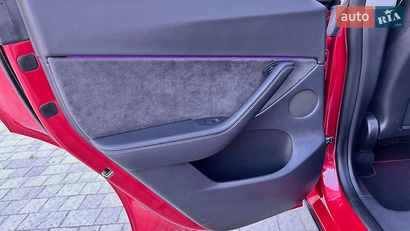 Внедорожник / Кроссовер Tesla Model Y 2021 в Львове