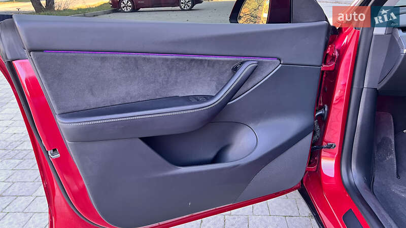 Внедорожник / Кроссовер Tesla Model Y 2021 в Львове