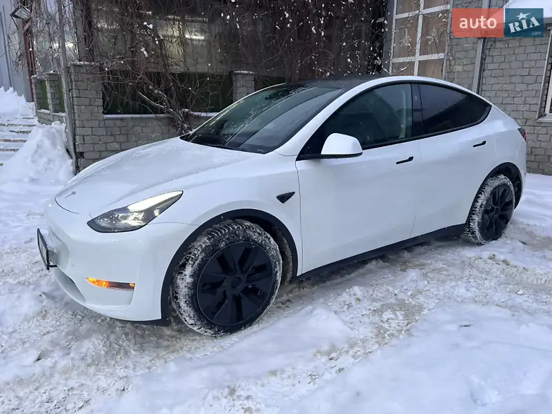 Tesla Model Y 2024