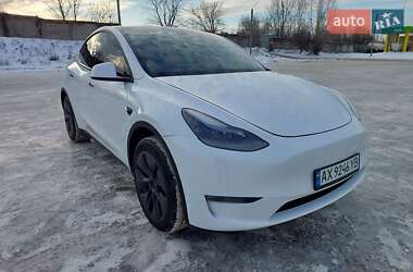 Tesla Model Y  2025
