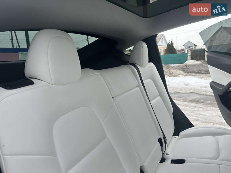 Позашляховик / Кросовер Tesla Model Y 2021 в Ірпені