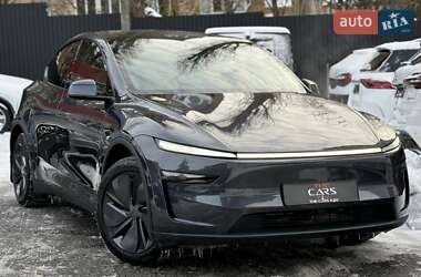 Tesla Model Y  2025