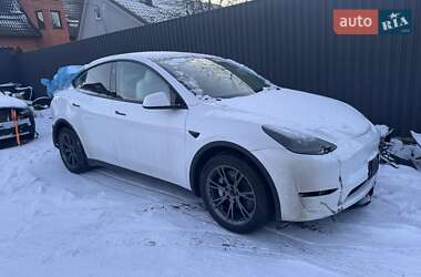Tesla Model Y  2024