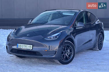 Tesla Model Y 2025