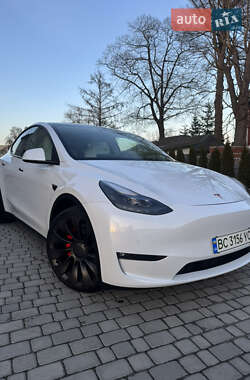 Tesla Model Y  2021
