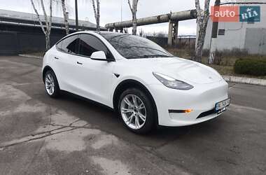 Tesla Model Y 2024