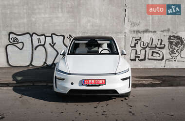 Tesla Model Y  2026