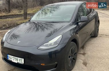 Tesla Model Y  2024