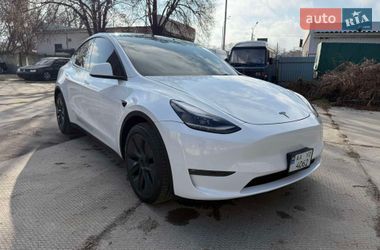 Tesla Model Y  2024