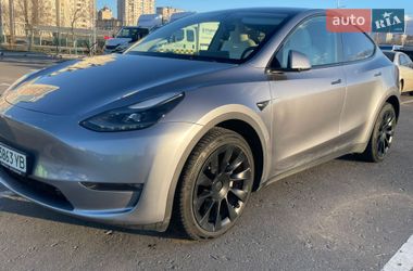 Tesla Model Y  2024