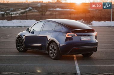 Tesla Model Y  2024