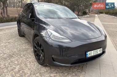 Tesla Model Y  2024