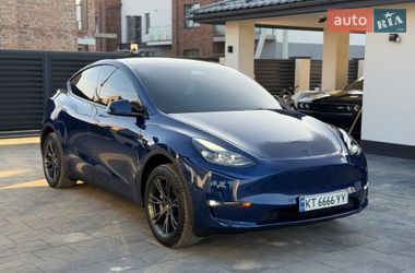 Tesla Model Y  2024