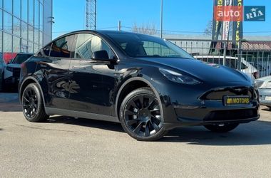 Tesla Model Y  2024