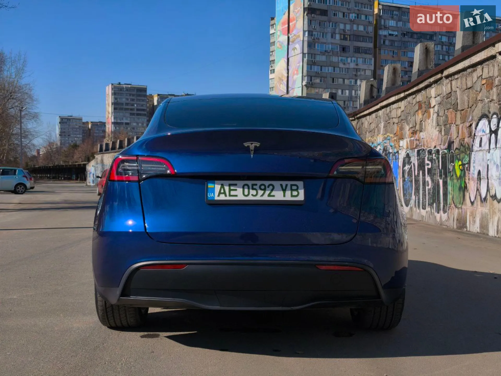 Tesla Model Y 2024 VIN 7SAYGDED5RF082102 фото оголошення 3 з 28