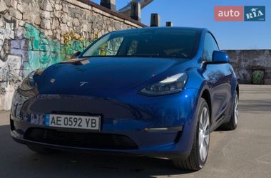 Tesla Model Y  2024