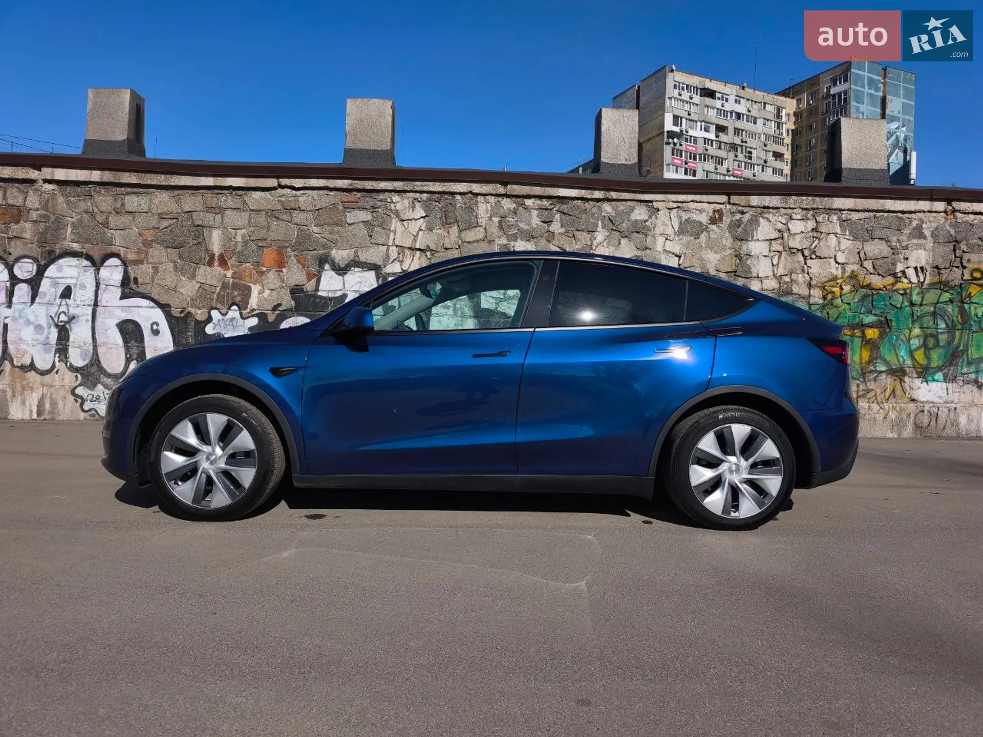 Tesla Model Y 2024 VIN 7SAYGDED5RF082102 фото оголошення 4 з 28