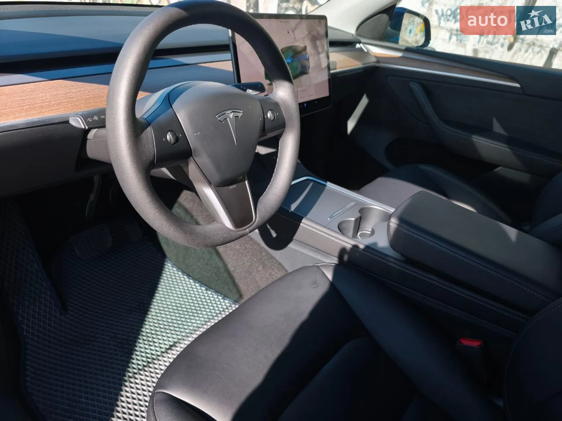 Tesla Model Y 2024 VIN 7SAYGDED5RF082102 фото оголошення 17 з 28