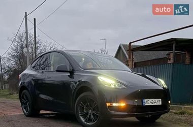 Tesla Model Y  2024