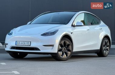 Tesla Model Y 2024