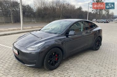 Tesla Model Y 2024
