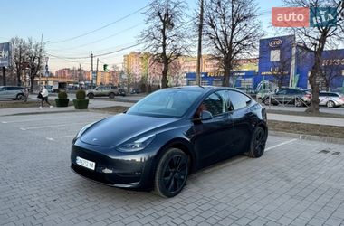 Tesla Model Y  2024