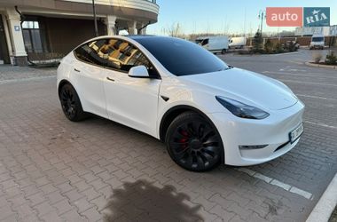 Tesla Model Y  2024