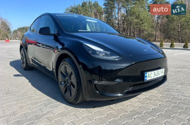 Tesla Model Y  2024