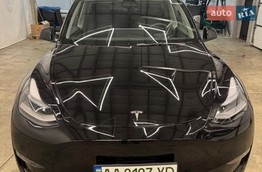 Tesla Model Y  2024