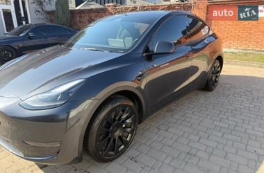 Tesla Model Y  2024