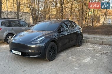 Tesla Model Y  2024