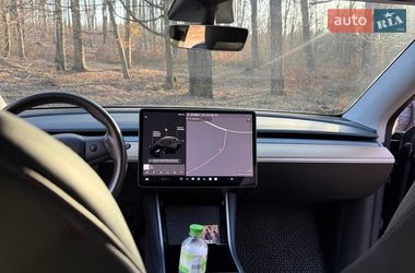 Tesla Model Y  2020